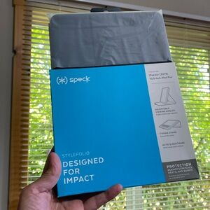 2packs Speck iPad Air 2019 / 10.5” iPad Pro case